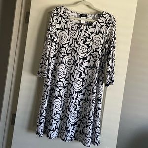 Black|white graphic floral print A-line dress. Large.